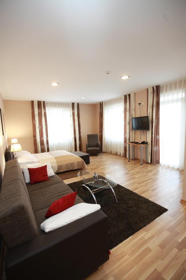 Hotel Petrijevci Bizovac Buitenkant foto